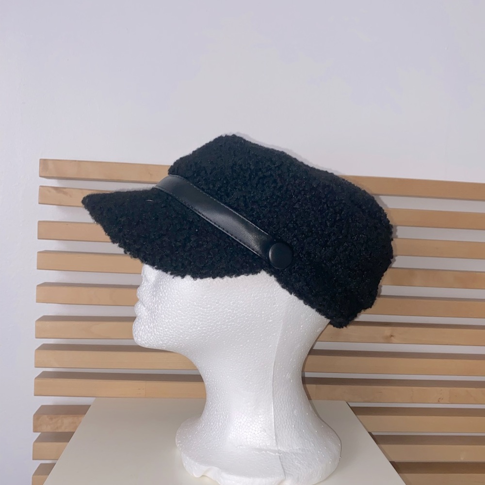 Fashion statement, Wooly messenger hat